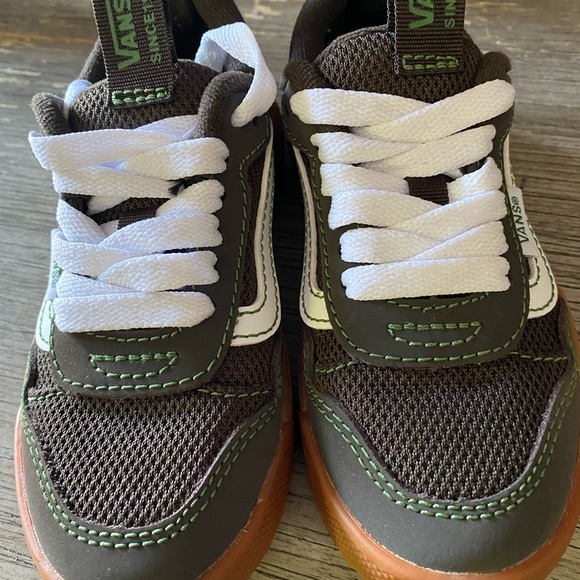 Vans Other - Vans Kids' Old Skool Green White Sneakers size 10. NWOT or box.